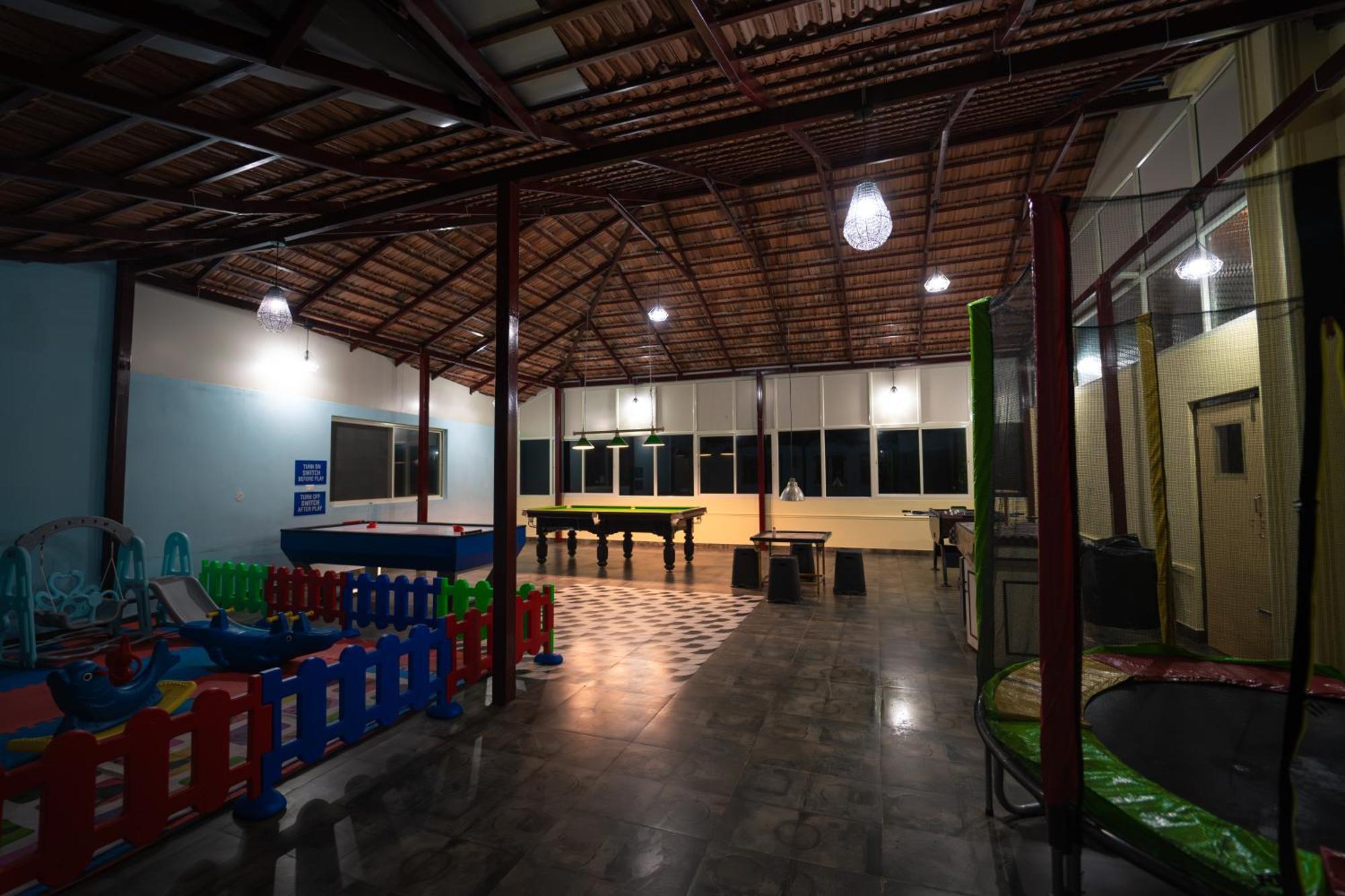 Kingmaker'S Plantation With River Stream Madikeri Exterior photo